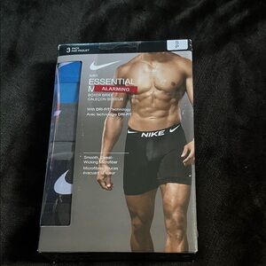 Nike Essential Dri-Fit